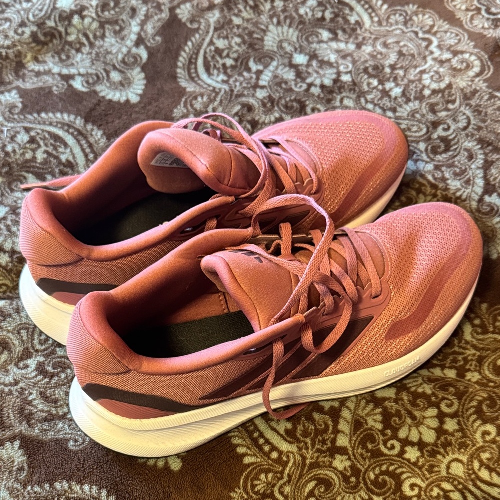 Women's Never Worn Adidas Sneakers size:9